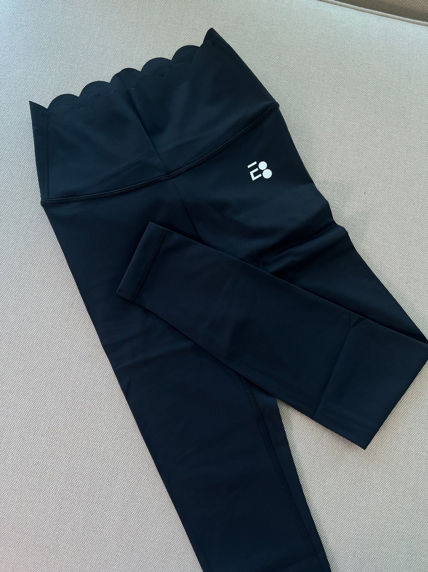 Scallop legging